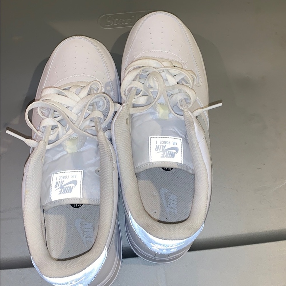 White and gray Air Force One